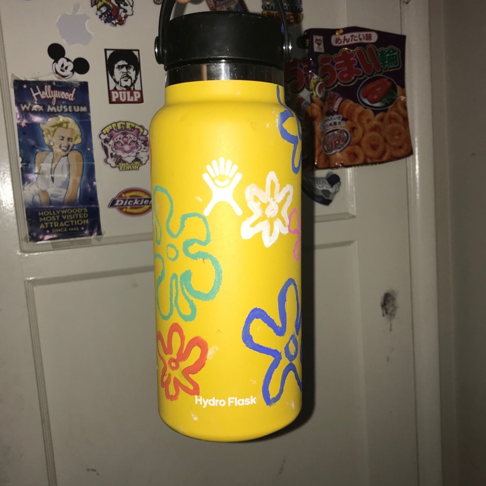 Yellow spongebob hydro flask
